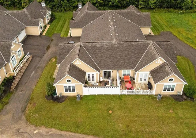 Listing Photo 4 - Condo for sale in building located at 106 Narragansett Dr, Buckeye Lake, OH 43025