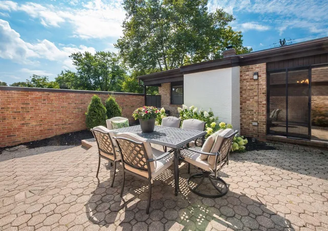 Photo 2 of Condo for sale at 1731 Arlingate Dr S, Columbus, OH 43220 | MLS# 226028385 | Listing updated on 2026-09-16