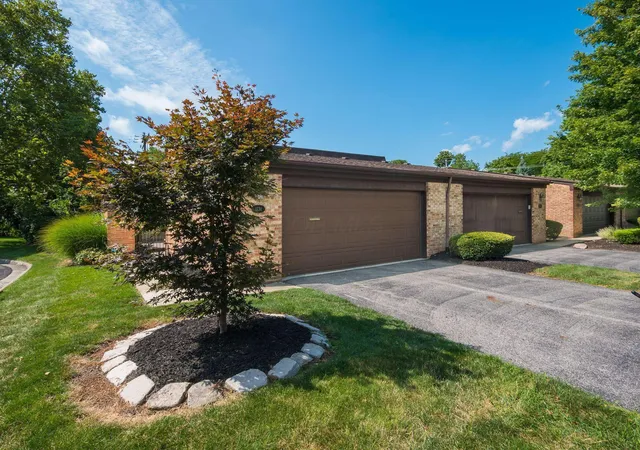 Listing Photo 4 - Condo for sale in building located at 1731 Arlingate Dr S, Columbus, OH 43220