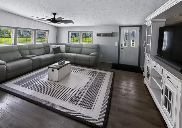 Photo 3 of Single family home for sale at 2771 N Court St, Circleville, OH 43113 | MLS# 226028313 | Listing updated on 2026-10-04