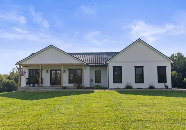Single family home for sale at 4675 Hunt Rd, Hopewell, OH 43746 | MLS# 226034032