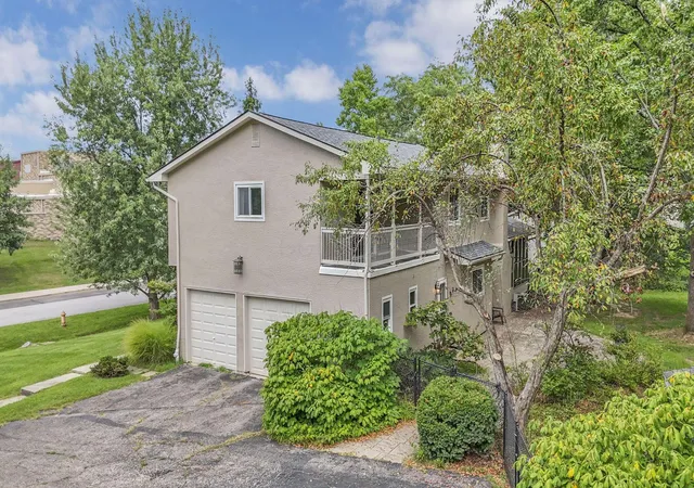 Photo 3 of Single family home for sale at 830 Harvest Ln Ct, Columbus, OH 43213 | MLS# 226028961 | Listing updated on 2026-10-08