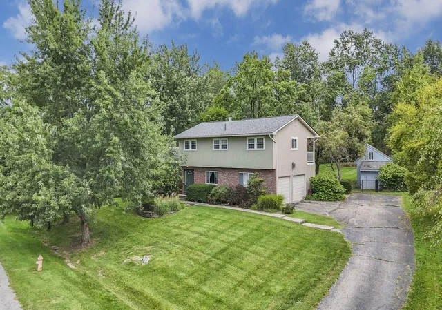Photo 1 of Single family home for sale at 830 Harvest Ln Ct, Columbus, OH 43213 | MLS# 226028961 | Listing updated on 2026-10-08