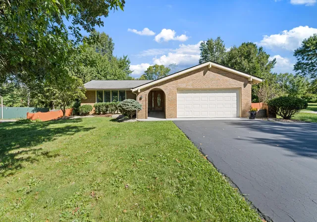 Photo 1 of Single family home for sale at 300 Heather Ln, Powell, OH 43065 | MLS# 226029286 | Listing updated on 2026-09-30