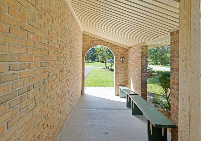 Photo 3 of Single family home for sale at 300 Heather Ln, Powell, OH 43065 | MLS# 226029286 | Listing updated on 2026-09-30