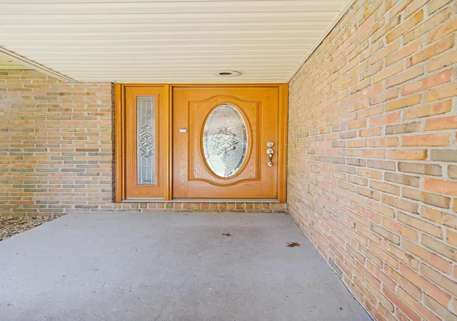 Photo 4 of Single family home for sale at 300 Heather Ln, Powell, OH 43065 | MLS# 226029286 | Listing updated on 2026-09-30