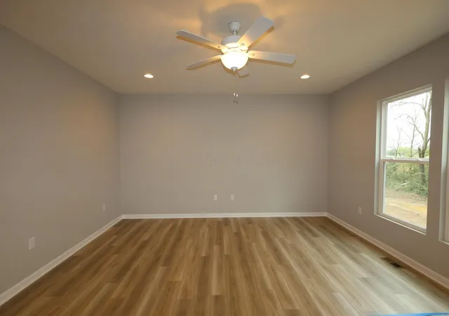 Photo 3 of Single family home for sale at 33 Englewood Rd, Commercial Point, OH 43116 | MLS# 226029591 | Listing updated on 2026-10-05