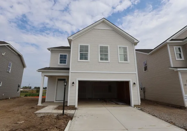 Photo 1 of Single family home for sale at 1015 Dawsons Dr, Hebron, OH 43025 | MLS# 226029626 | Listing updated on 2026-10-05