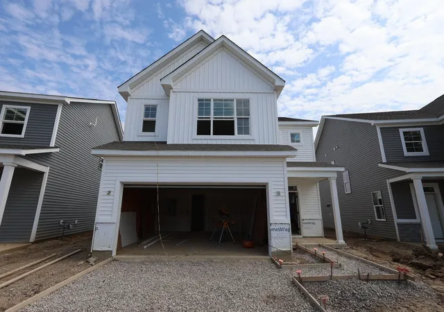 Single family home for sale at 1021 Dawsons Dr, Hebron, OH 43025 | MLS# 226029647