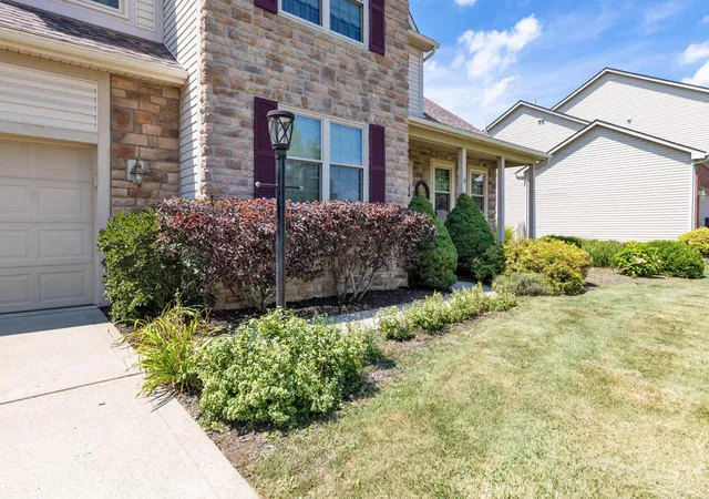 Photo 3 of Single family home for sale at 105 Alder Ct, Pataskala, OH 43062 | MLS# 226034013 | Listing updated on 2026-09-12