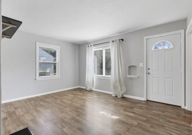 Photo 4 of Single family home for sale at 637 Northview Ave, Columbus, OH 43219 | MLS# 226034680 | Listing updated on 2026-09-15