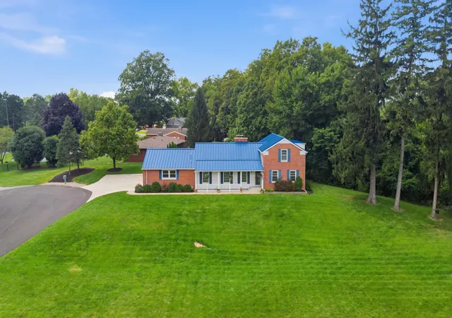 Photo 3 of Single family home for sale at 9 Meadow Ln, Tiffin, OH 44883 | MLS# 226030952 | Listing updated on 2026-10-02