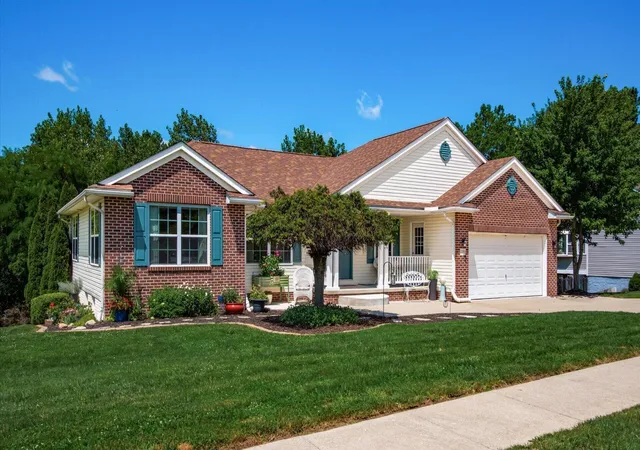 Single family home for sale at 1298 Bluejack Ln, Heath, OH 43056 | MLS# 226033204