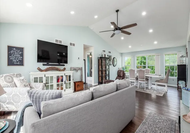 Photo 2 of Single family home for sale at 1298 Bluejack Ln, Heath, OH 43056 | MLS# 226033204 | Listing updated on 2026-09-06
