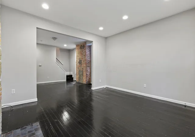 Listing Photo 1 - Condo for sale in building located at 1537-1539 Franklin Ave, Columbus, OH 43205