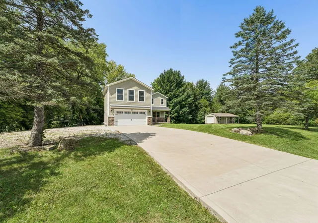 Photo 3 of Single family home for sale at 251 Needles Dr Sw, Pataskala, OH 43062 | MLS# 226034918 | Listing updated on 2026-09-22
