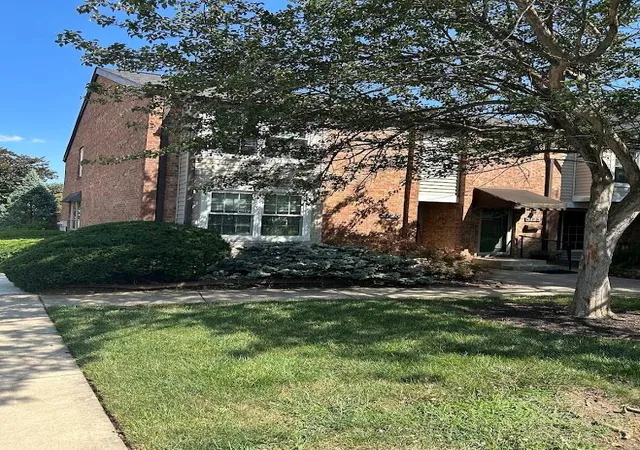 Condo for sale at 5125 Sansom Ct #25, Columbus, OH 43220 | MLS# 226033194