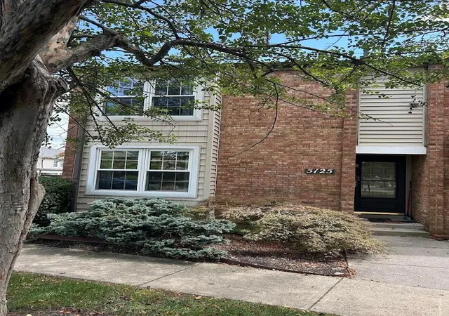 Photo 2 of Condo for sale at 5125 Sansom Ct #25, Columbus, OH 43220 | MLS# 226033194 | Listing updated on 2026-09-11