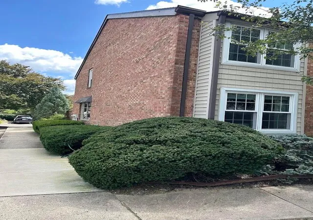 Photo 3 of Condo for sale at 5125 Sansom Ct #25, Columbus, OH 43220 | MLS# 226033194 | Listing updated on 2026-09-11