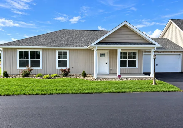 Condo for sale at 204 Cumberland Meadows Cir, Hebron, OH 43025 | MLS# 226031264