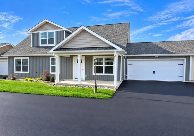 Condo for sale at 208 Cumberland Meadows Cir, Hebron, OH 43025 | MLS# 226031265