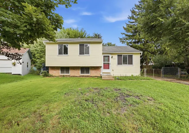 Photo 2 of Single family home for sale at 3313 Robin Hl Ct E, Columbus, OH 43223 | MLS# 226033536 | Listing updated on 2026-09-03