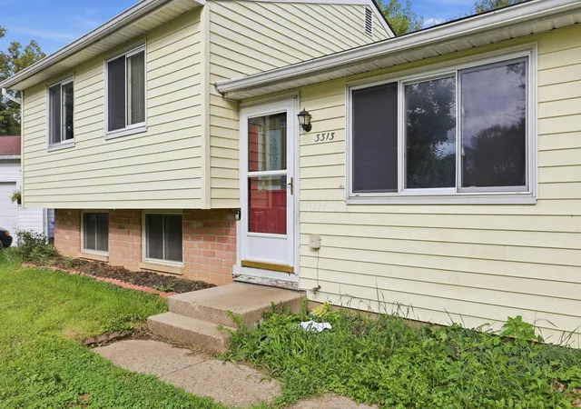 Photo 2 of Single family home for sale at 3313 Robin Hl Ct E, Columbus, OH 43223 | MLS# 226033536 | Listing updated on 2026-09-03