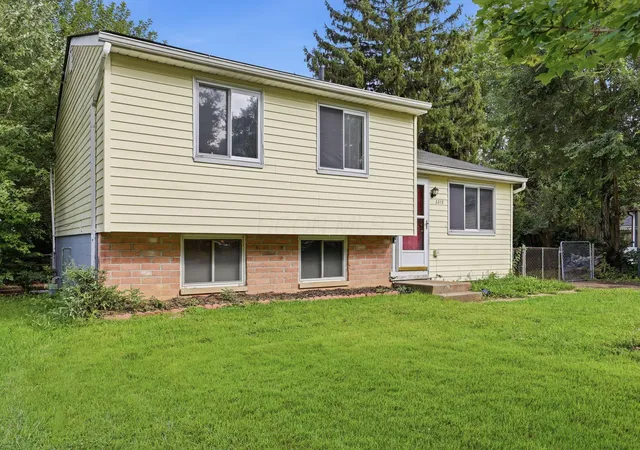 Photo 4 of Single family home for sale at 3313 Robin Hl Ct E, Columbus, OH 43223 | MLS# 226033536 | Listing updated on 2026-09-03
