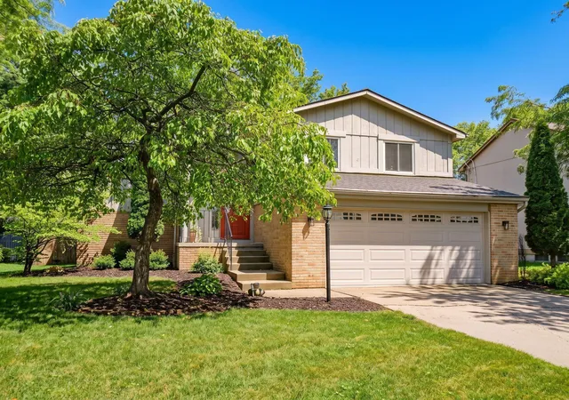 Photo 2 of Single family home for sale at 3338 Woods Ml Dr, Hilliard, OH 43026 | MLS# 226034233 | Listing updated on 2026-09-15