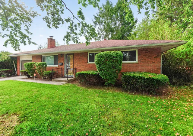 Photo 2 of Single family home for sale at 1831 Woodcrest Rd, Columbus, OH 43232 | MLS# 226033063 | Listing updated on 2026-09-09