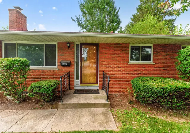 Photo 3 of Single family home for sale at 1831 Woodcrest Rd, Columbus, OH 43232 | MLS# 226033063 | Listing updated on 2026-09-09