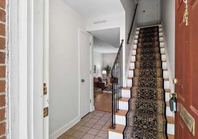 Listing Photo 1 - Condo for sale in building located at 2885 Chateau Cir S, Columbus, OH 43221