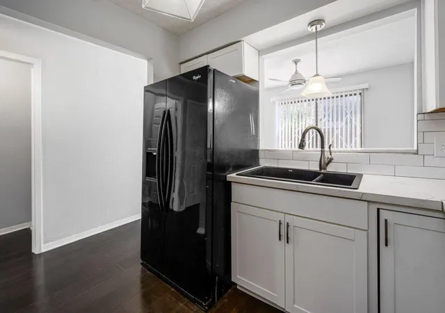 Listing Photo 1 - Condo for sale in building located at 5417 E Vly Ln, Columbus, OH 43231