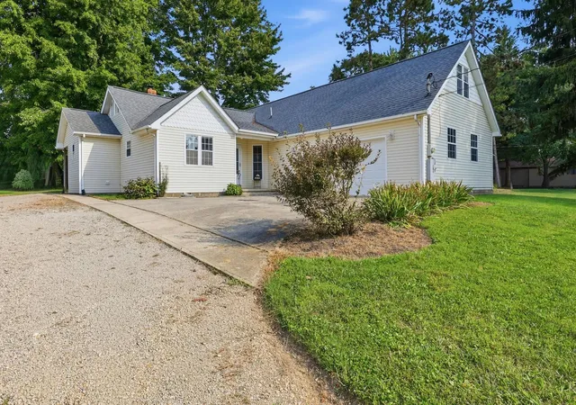 Photo 2 of Single family home for sale at 20372 Catherine Blvd, Circleville, OH 43113 | MLS# 226033363 | Listing updated on 2026-10-05
