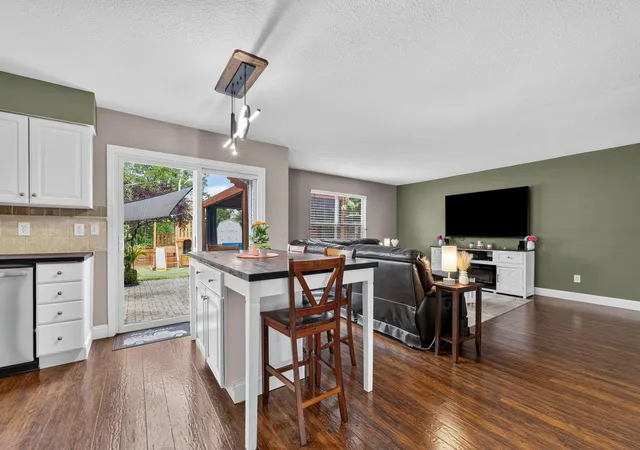 Photo 4 of Single family home for sale at 846 Brittany Dr, Delaware, OH 43015 | MLS# 226035047 | Listing updated on 2026-09-30