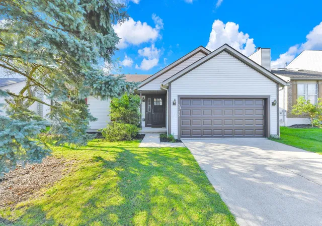 Single family home for sale at 5725 Saucony Dr, Hilliard, OH 43026 | MLS# 226034629