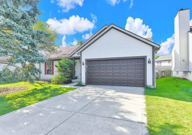 Photo 2 of Single family home for sale at 5725 Saucony Dr, Hilliard, OH 43026 | MLS# 226034629 | Listing updated on 2026-09-11