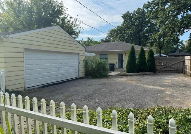 Photo 4 of Single family home for sale at 2706 Wildwood Rd, Columbus, OH 43231 | MLS# 226032112 | Listing updated on 2026-09-16