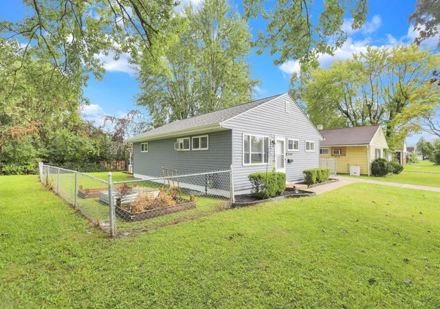 Photo 3 of Single family home for sale at 2438 Hanna Dr, Columbus, OH 43211 | MLS# 226034625 | Listing updated on 2026-10-05