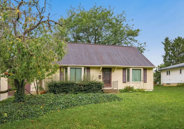 Photo 1 of Single family home for sale at 1047 Oberlin Dr, Columbus, OH 43221 | MLS# 226034098 | Listing updated on 2026-09-12