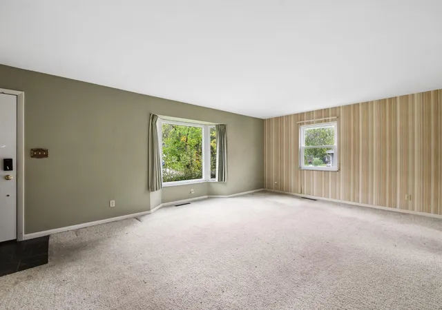 Photo 3 of Single family home for sale at 1047 Oberlin Dr, Columbus, OH 43221 | MLS# 226034098 | Listing updated on 2026-09-12
