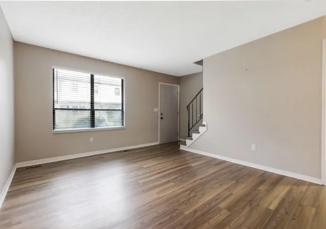 Listing Photo 3 - Condo for sale in building located at 3819 Queen Anne Pl, Grove, OH 43123