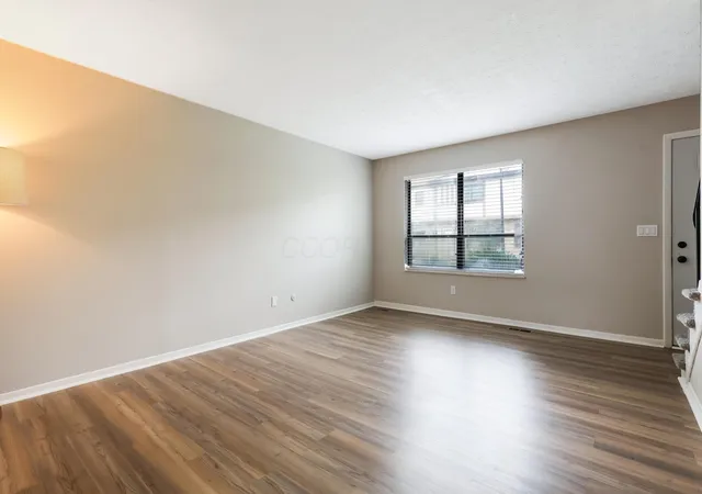 Listing Photo 5 - Condo for sale in building located at 3819 Queen Anne Pl, Grove, OH 43123
