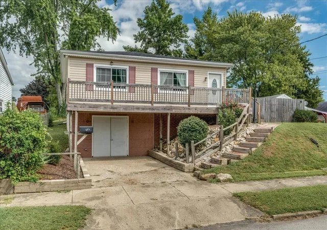 Photo 2 of Single family home for sale at 136 Hayward Ave, Circleville, OH 43113 | MLS# 226034349 | Listing updated on 2026-09-17