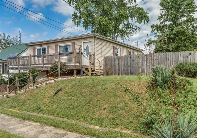 Photo 3 of Single family home for sale at 136 Hayward Ave, Circleville, OH 43113 | MLS# 226034349 | Listing updated on 2026-09-17