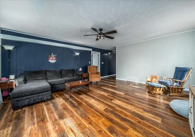 Photo 4 of Single family home for sale at 136 Hayward Ave, Circleville, OH 43113 | MLS# 226034349 | Listing updated on 2026-09-17