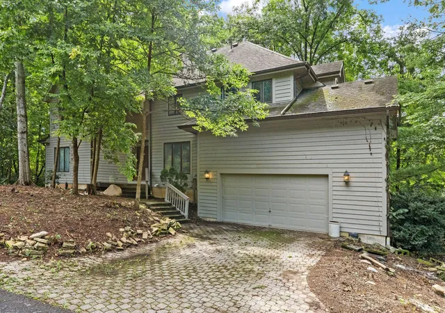 Photo 3 of Single family home for sale at 5050 Forest Trl, Columbus, OH 43230 | MLS# 226034641 | Listing updated on 2026-09-30