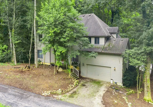 Photo 3 of Single family home for sale at 5050 Forest Trl, Columbus, OH 43230 | MLS# 226034641 | Listing updated on 2026-10-11