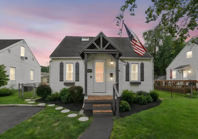 Photo 1 of Single family home for sale at 1084 Sugar Grove Rd Se, Lancaster, OH 43130 | MLS# 226032206 | Listing updated on 2026-09-28