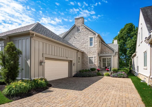 Listing Photo 3 - Condo for sale in building located at 5721 Liscarroll Pl, Dublin, OH 43016